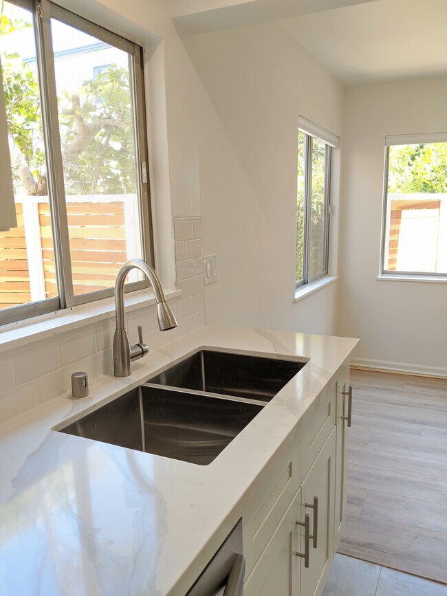 Building Photo - 853 16th St