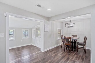 Building Photo - 8170 Huntington Dr