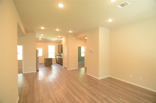 Building Photo - 16494 Piper Ln