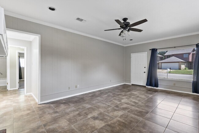 Building Photo - 2917 Broadmoor Dr