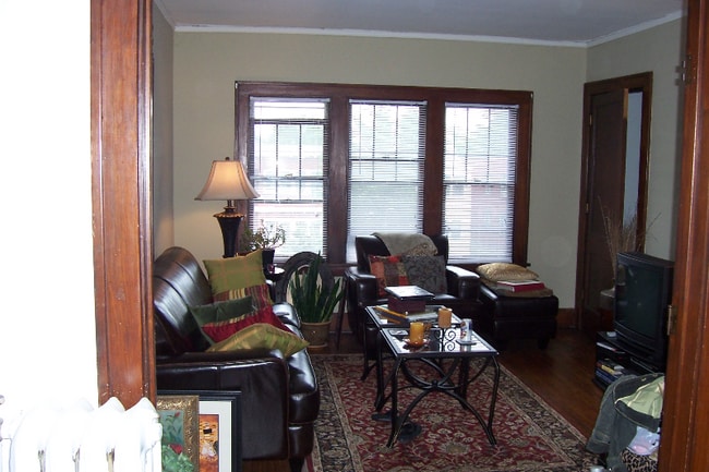 Building Photo - 999 Grand Ave