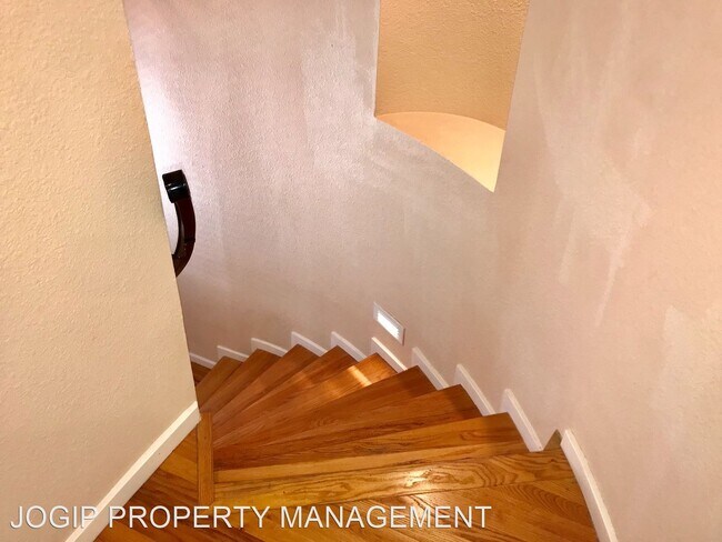 Building Photo - 3 br, 3.5 bath House - 3321 Rosedale Ave #3