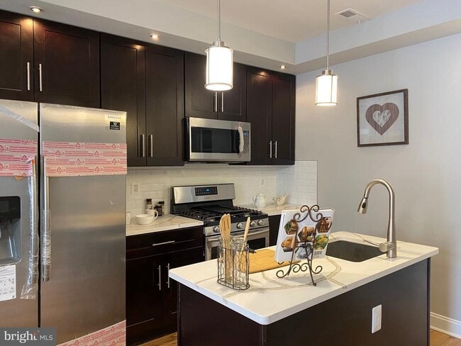 Building Photo - 1432 Cambridge St