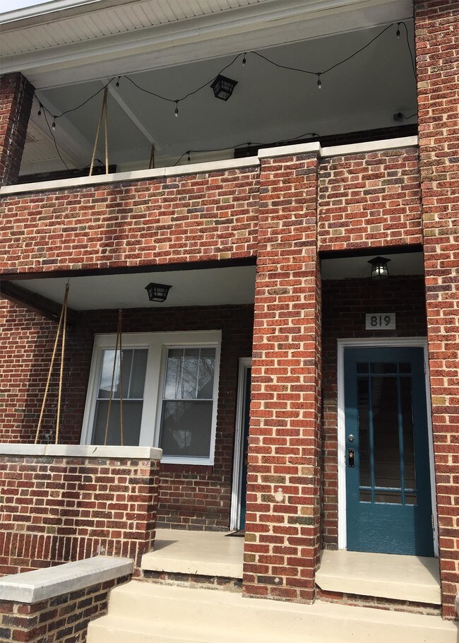 Building Photo - 511 W Walnut St