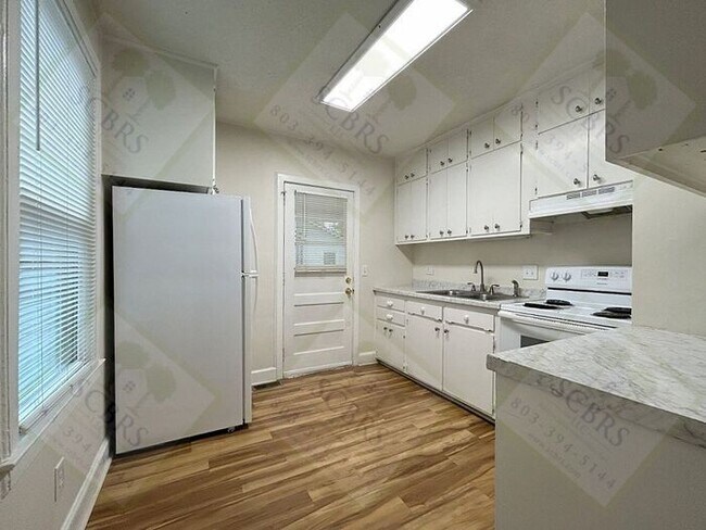 Building Photo - Charming 2-Bedroom Home in Rosewood Neighborhood