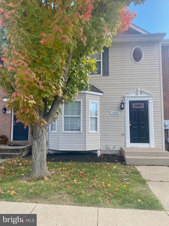Foto principal - 162 Lexington Ct