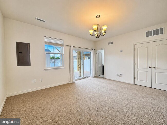Foto del edificio - 4811 Hicks Dr