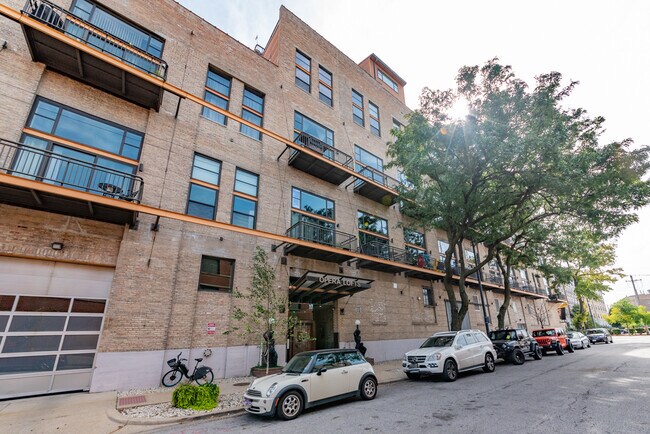 Building Photo - 2545 S Dearborn St