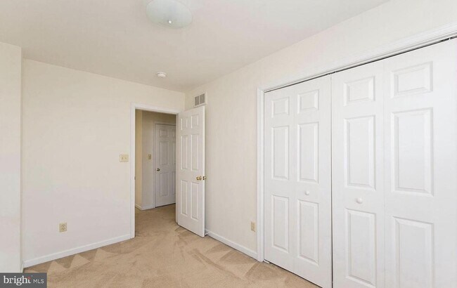 Building Photo - 171 Lexington Ct