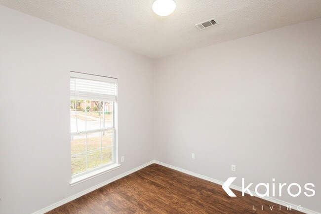 Foto del edificio - 620 Waterwood Lane