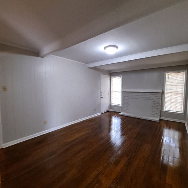Building Photo - 2879 Bannockburn Rd