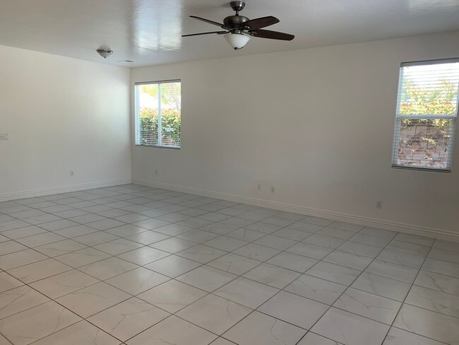 Foto del edificio - 6242 W Thompson Ave