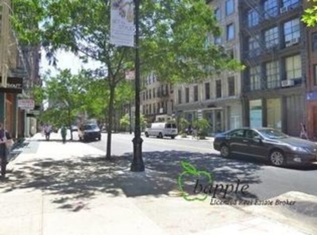 Foto del edificio - 425 W Broadway