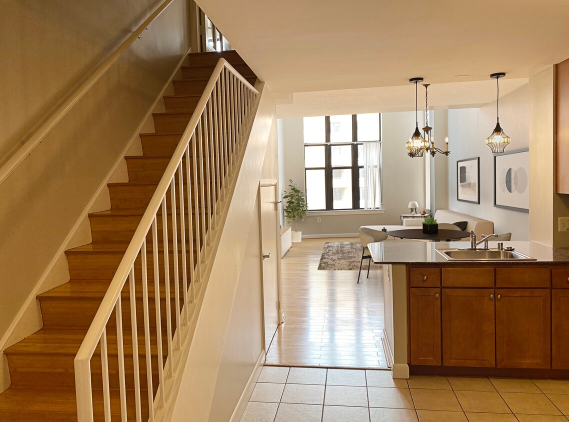 Two level condo living!! - 400 Massachusetts Ave NW (Washington, DC)