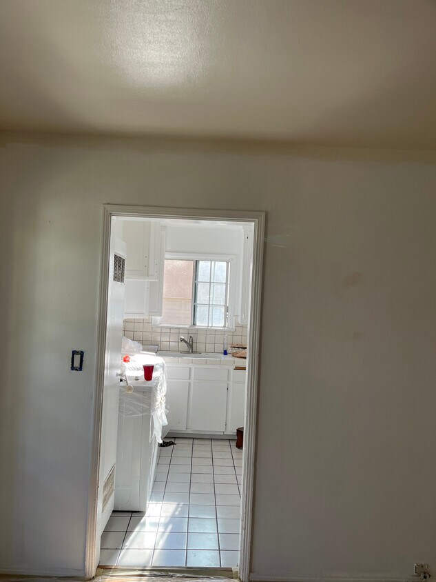 Building Photo - 5577 Kinston Ave