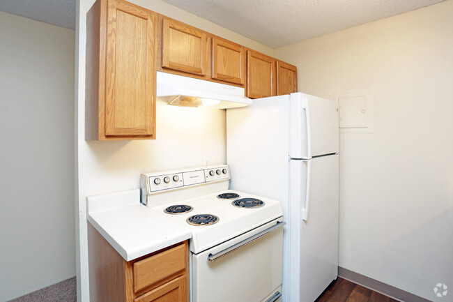 Kitchen - Foxwood Apartments