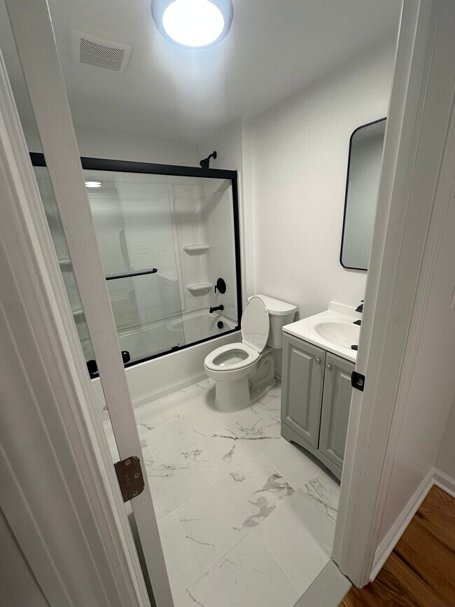 Building Photo - 17 Church St