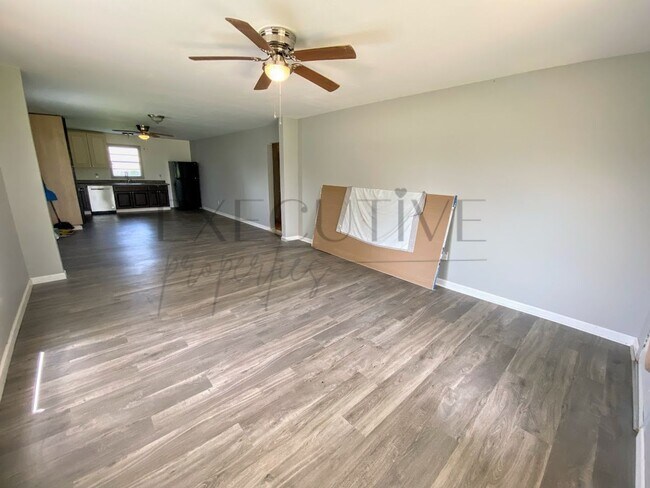 Building Photo - Updated 3 Bedroom Home Near McNeese – Just...