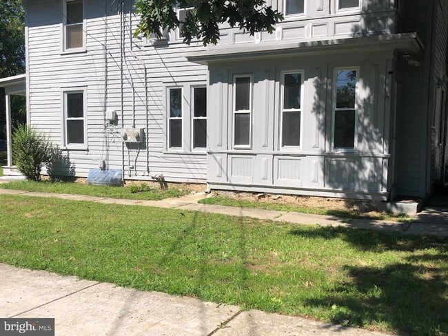 Building Photo - 1148 E Landis Ave