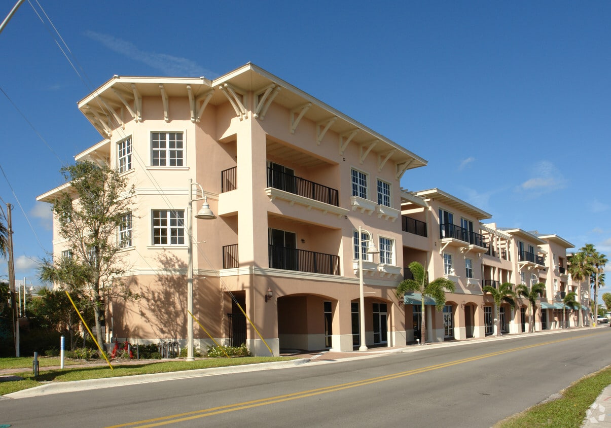 Renar River Place Apartments in Jensen Beach, FL