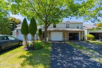 Building Photo - 3 Deerwood Ct