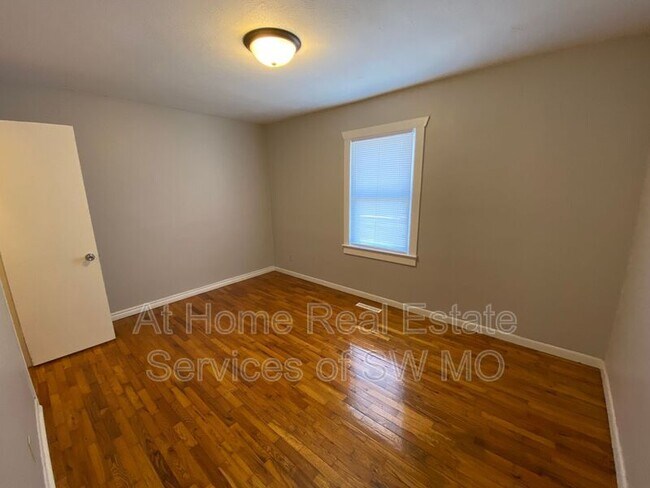Foto del edificio - 863 S Crutcher Ave