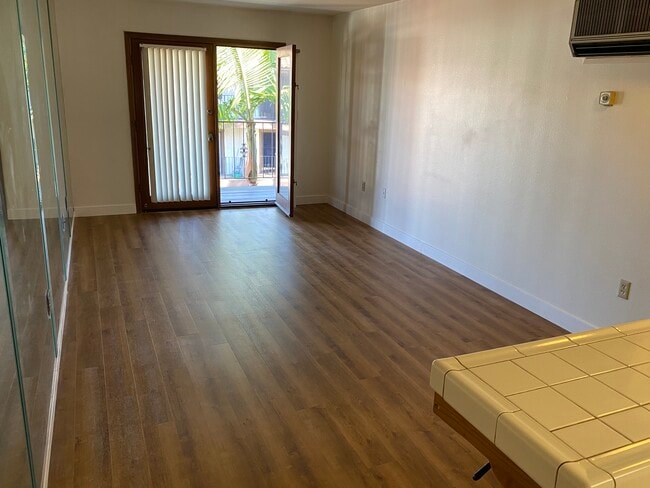 Spacious Living Room - 17200 Newhope St