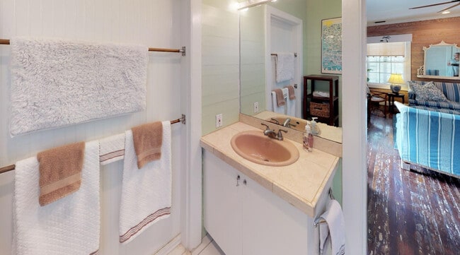 Bathroom First Floor - 527 Fleming St
