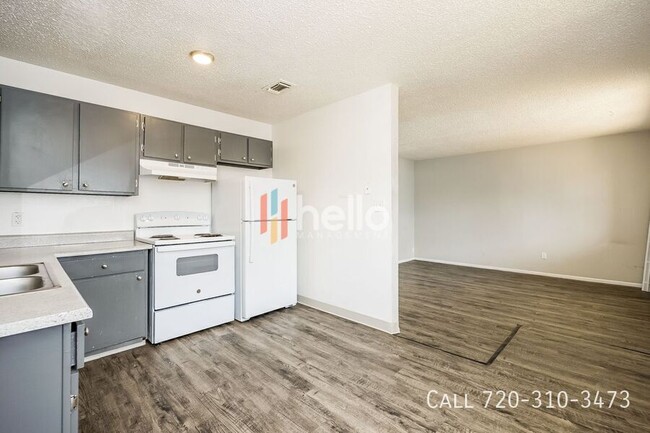 Building Photo - 984 E Saxony Dr