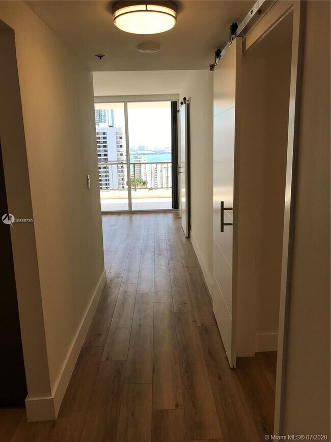 Foto del edificio - 1581 Brickell Ave