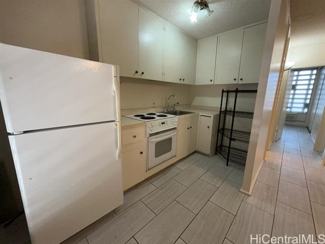 Building Photo - 1660 Kalakaua Ave