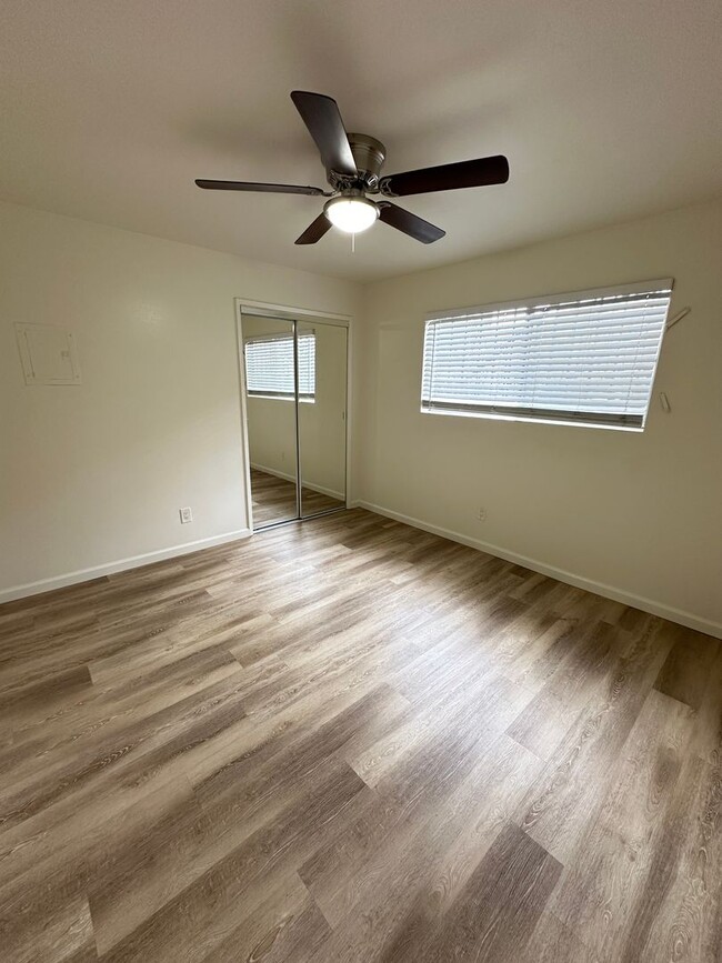 Building Photo - Lower Level Rose Park 3 Bedroom Apt With P...