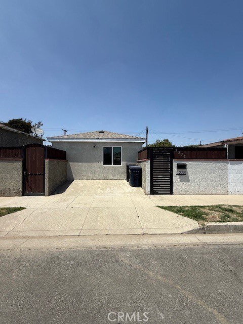 Foto principal - 4235 E Addington St