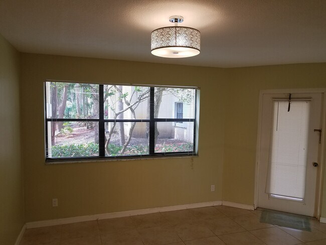 Foto del edificio - 550 S Park Rd