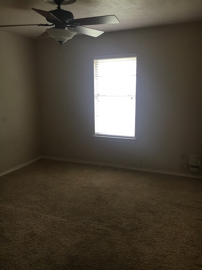 Building Photo - 3013 Parkside Dr