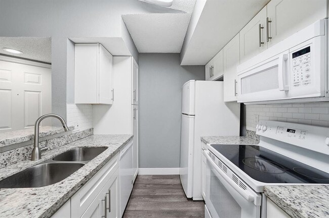 Building Photo - 2900 S University Dr