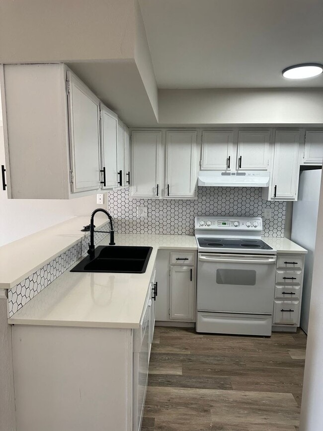 Building Photo - 5458 Fiesta Ln