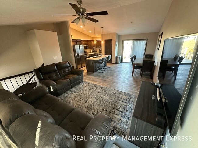 Building Photo - 4 Bedroom 3 Bathroom Home for Rent