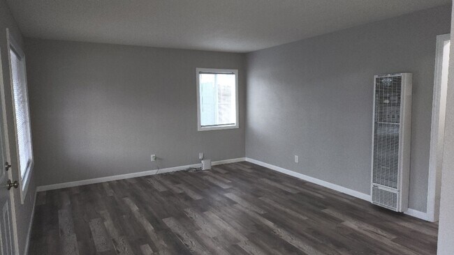Foto del edificio - Beautiful 4 Bedroom 2 Bath Home Centrally ...