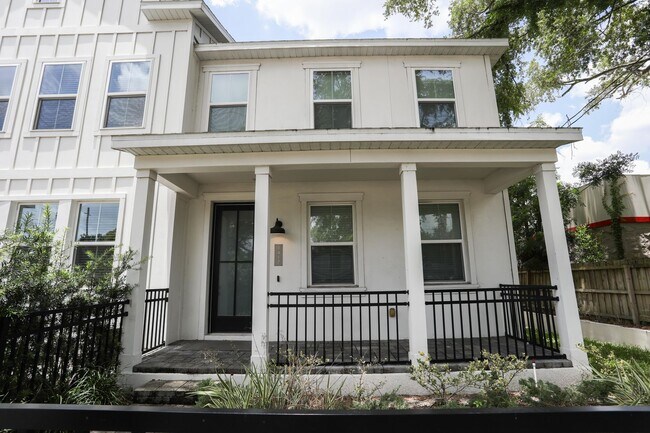 Building Photo - 1417 E Michigan St