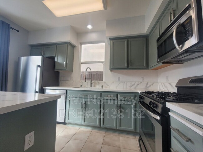 Building Photo - 569 Loch Lomond Way