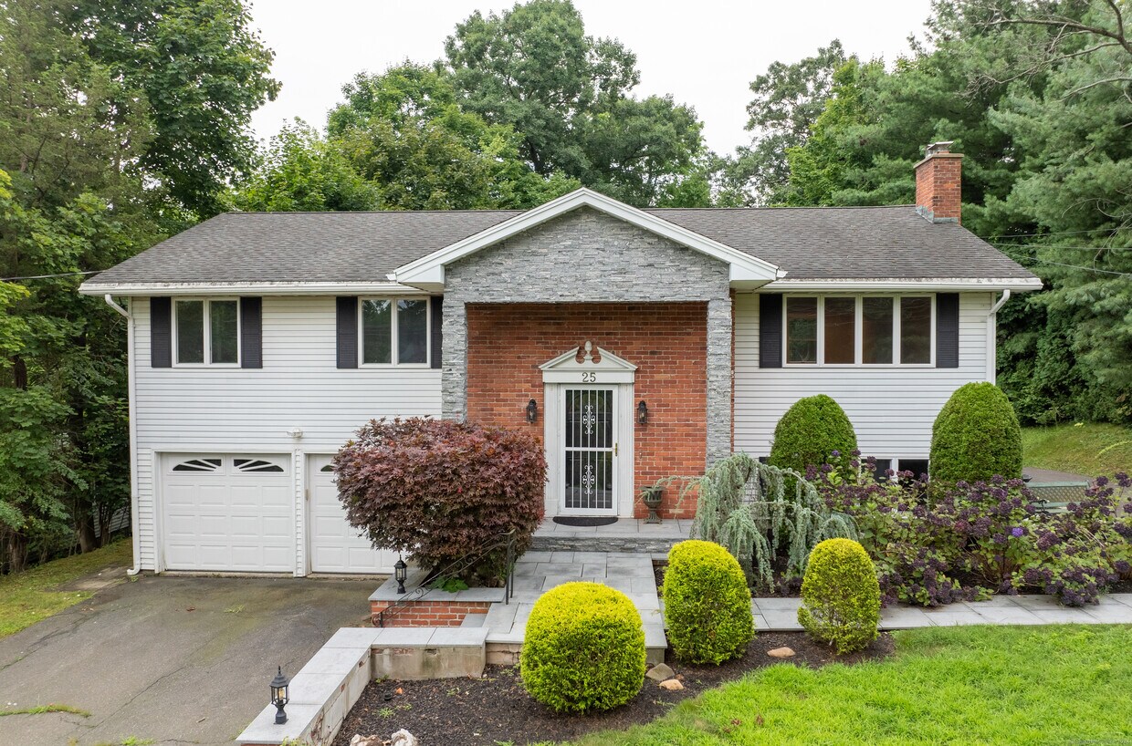 Primary Photo - 25 Birch Hill Dr