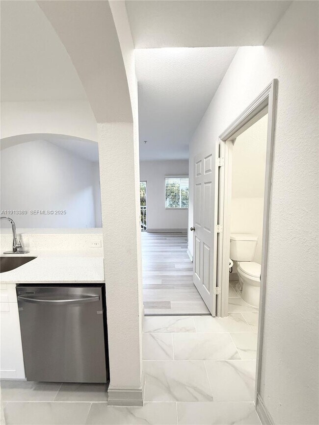 Foto del edificio - 7991 NW 8th St