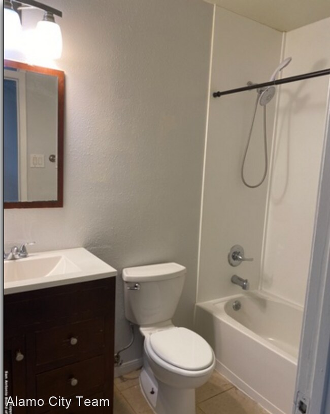 Building Photo - 3 br, 2 bath House - 3310 Showboat Dr - 33...
