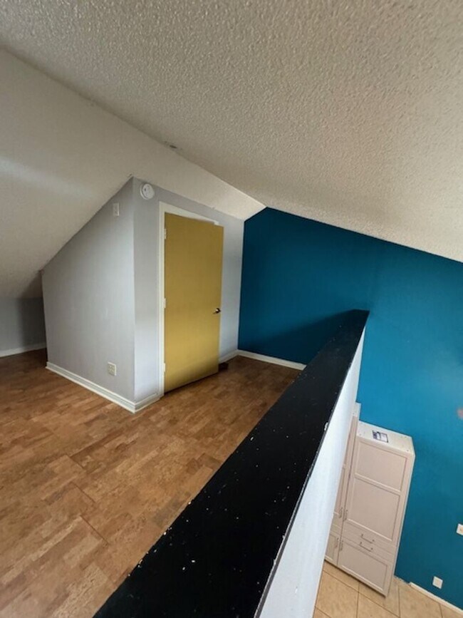 Building Photo - Move-in Ready Townhome in Christmas Tree