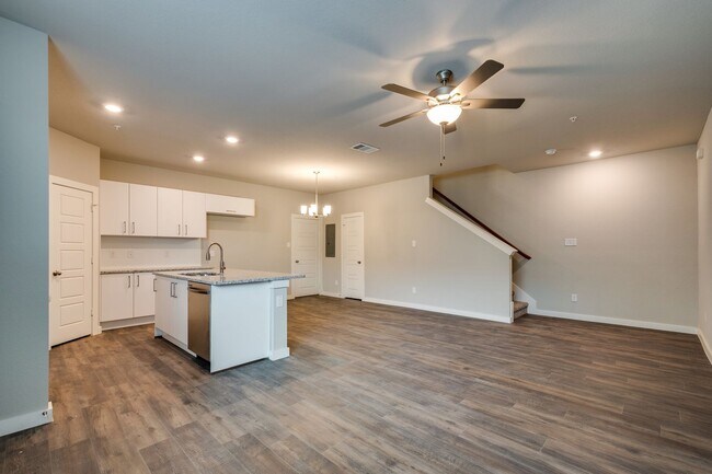 Building Photo - GORGEOUS 2 BEDROOM FOUR PLEX LOCATED IN MI...