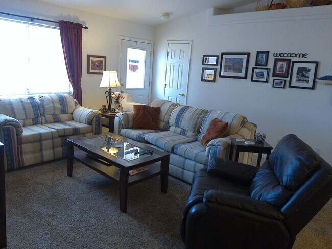 Building Photo - Seasonal Winter Rental Nov 1st to April 30...