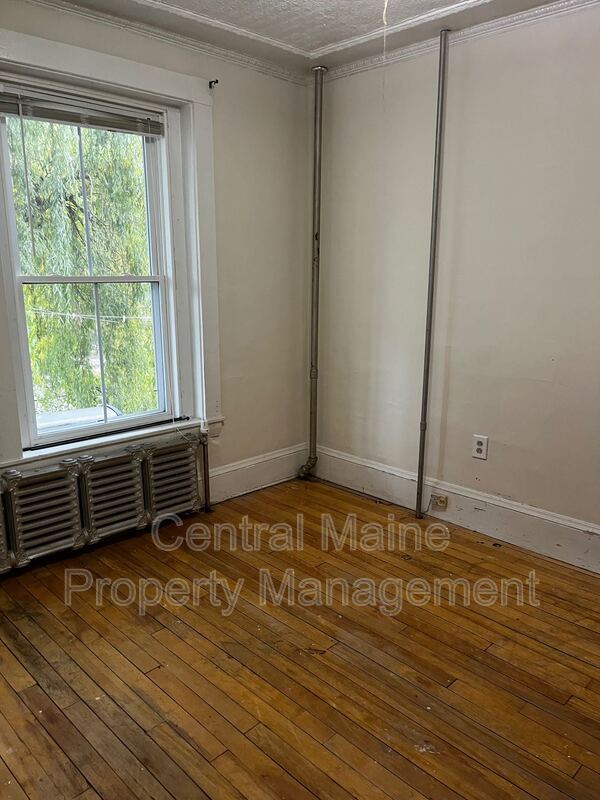 Building Photo - 175 Holland St