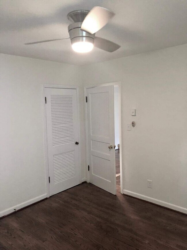 Foto del edificio - 4116 Eden Ave