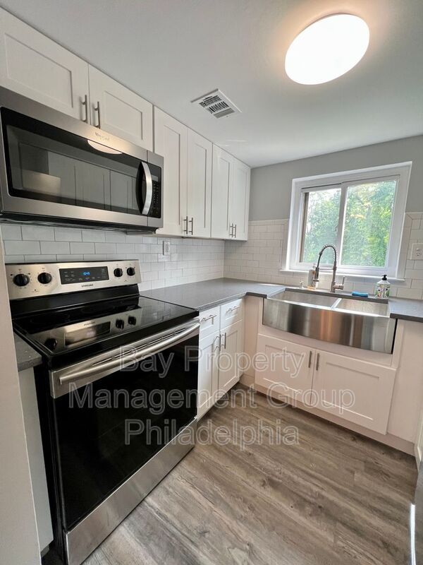 Building Photo - 8030 Ditman St